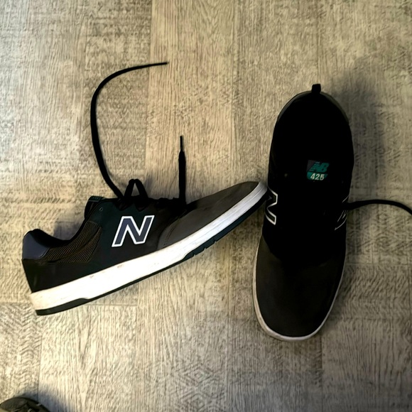 New Balance 425 Skate Shoes - Picture 1 of 4